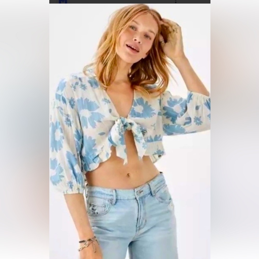 American Eagle Blue Daisy Blouse puff‎ sleeve, tie front size XS